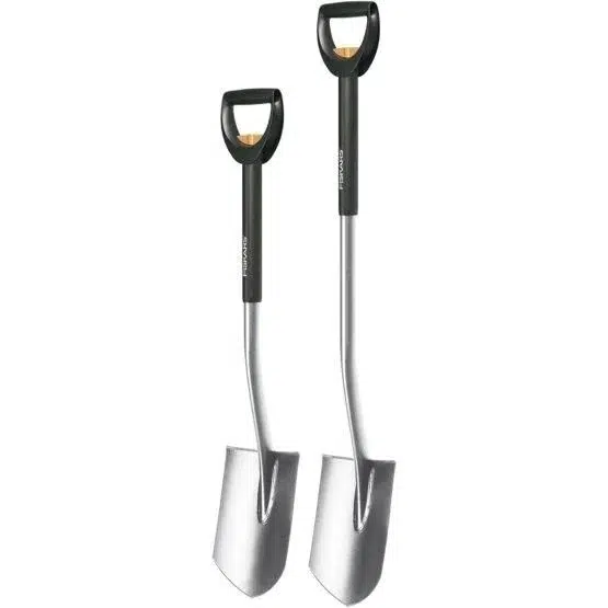 FISKARS TELESKOPİK SİVRİ UÇLU BAHÇE KÜREĞİ (1001567)(1066732)